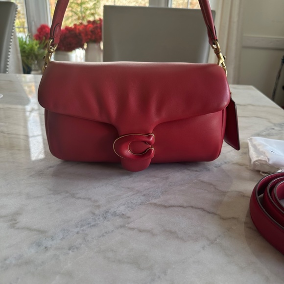 ❤️Coach Pillow Tabby Shoulder Bag 26 ~ Red Apple Leather 🍎 - Picture 3 of 13